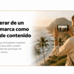 Creadora de contenido grabando contenido durante un viaje de marca frente al mar